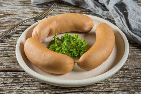 How can you learn about the history of British brewing through guided tours of traditional breweries?